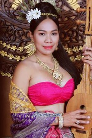 195003 - Piyaphach (Amy) Age: 35 - Thailand