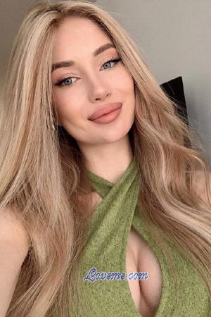 205800 - Anastasia Age: 22 - Russia