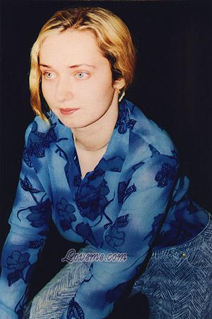 52883 - Svetlana Age: 35 - Russia