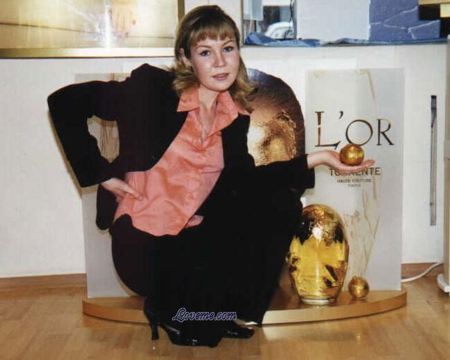 56672 - Alena Age: 35 - Russia