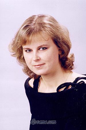 65752 - Elena Age: 28 - Russia